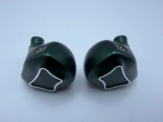 GearZilla Reviews ARTTI R1 1
